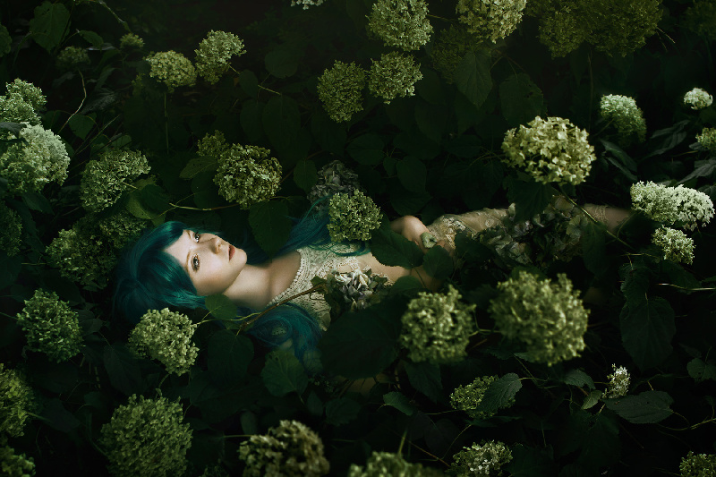 花与爱丽丝：人像摄影巧用花做为道具