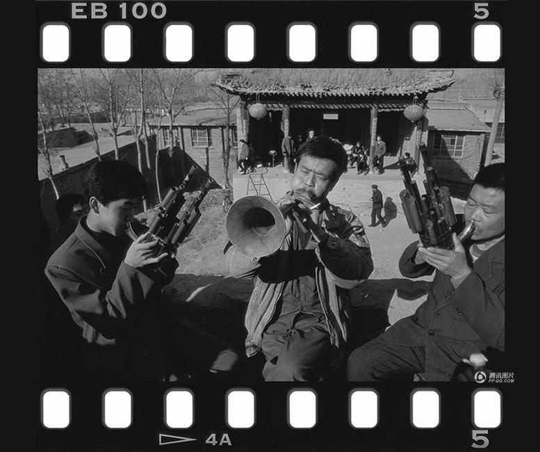 和平万里行摄影师：霍玮