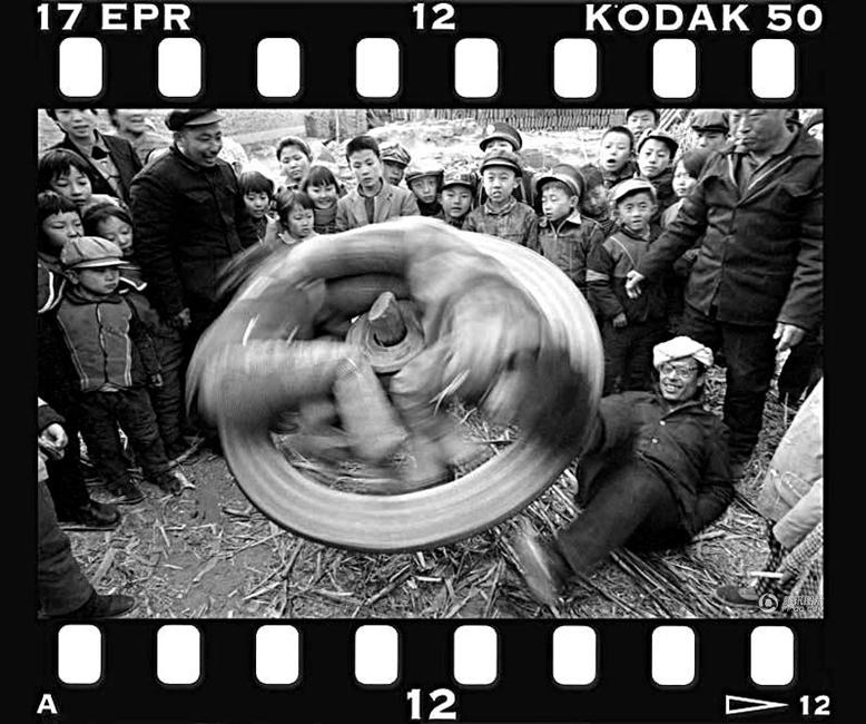 和平万里行摄影师：霍玮