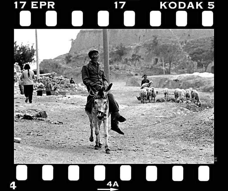 和平万里行摄影师：霍玮