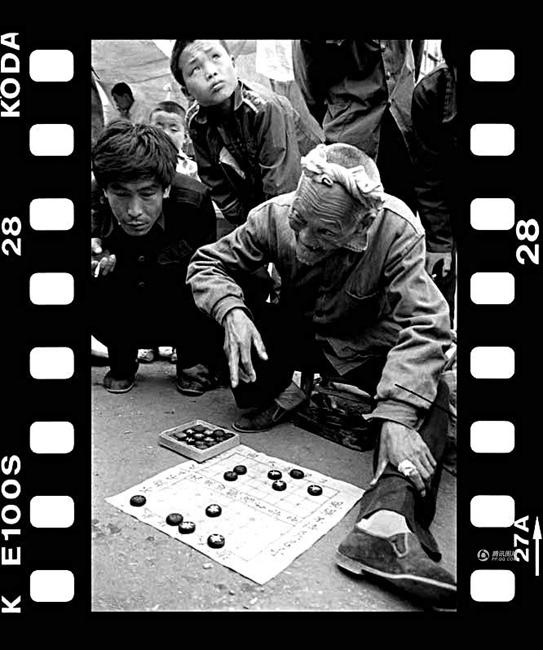 和平万里行摄影师：霍玮