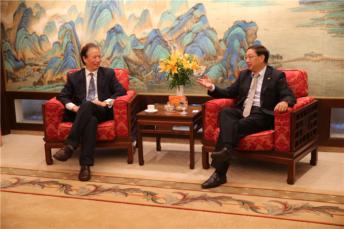 中国驻德大使史明德接见和平万里行采访团