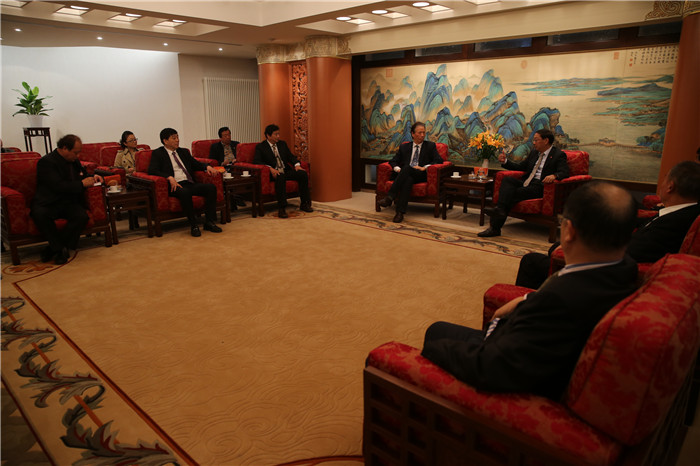 中国驻德大使史明德接见和平万里行采访团