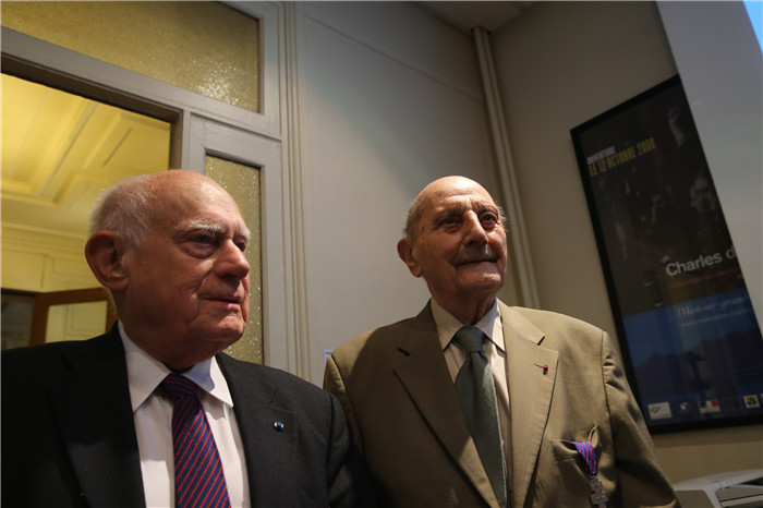 万里行采访团采访戴高乐基金会和二战老兵