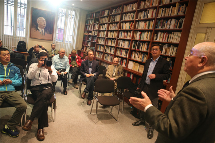 万里行采访团采访戴高乐基金会和二战老兵