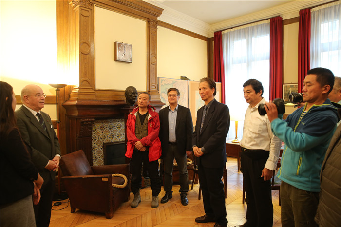 万里行采访团采访戴高乐基金会和二战老兵