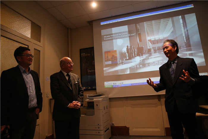 万里行采访团采访戴高乐基金会和二战老兵