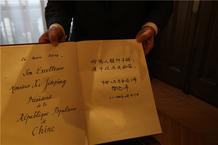 万里行采访团采访戴高乐基金会和二战老兵