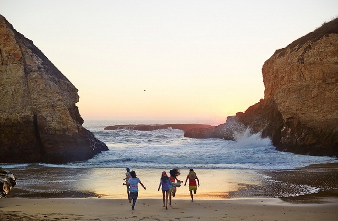 阳光、沙滩、妹子