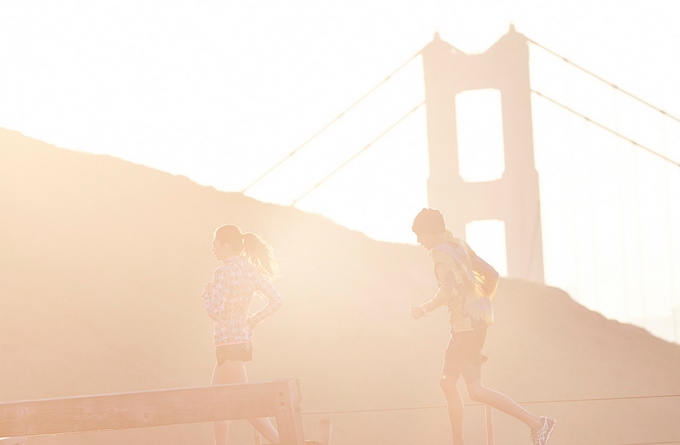 阳光、沙滩、妹子