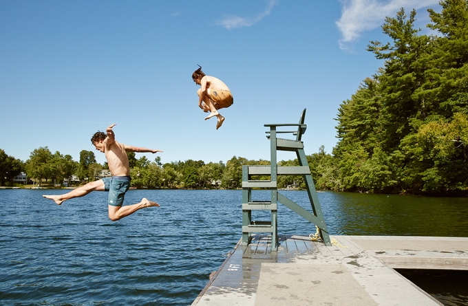 阳光、沙滩、妹子