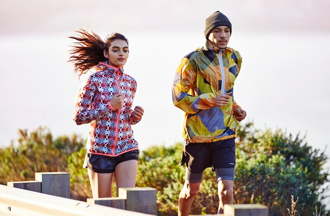 阳光、沙滩、妹子