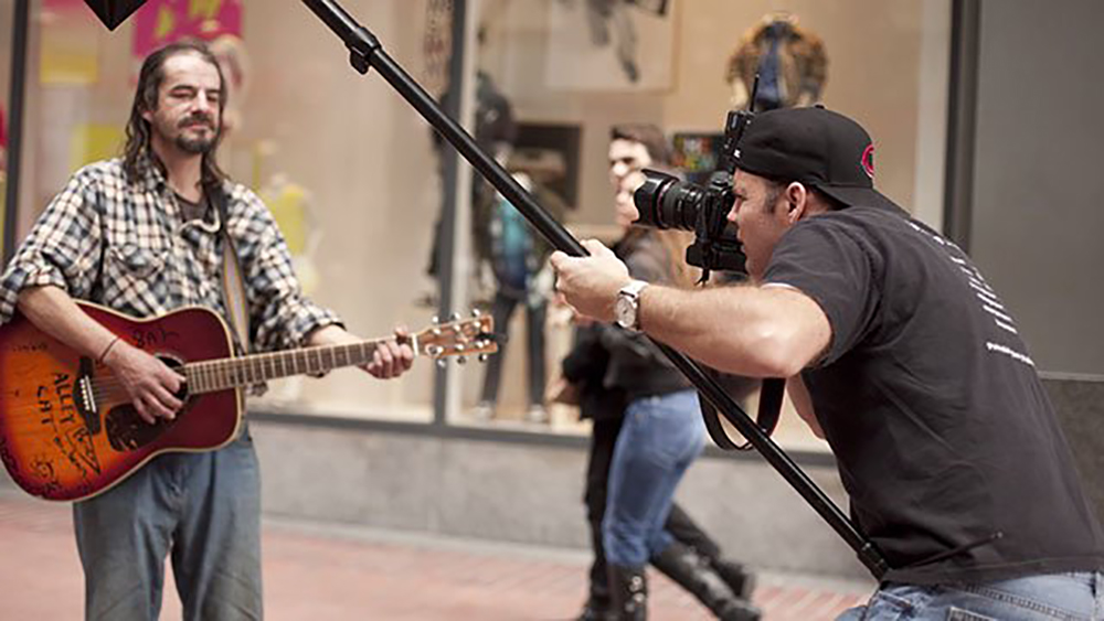 Aaron Draper的拍摄花絮，几乎所有照片都是他一个人拍摄完成的。