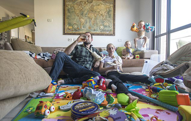 以色列父亲用镜头记录双胞胎儿子欢乐童年