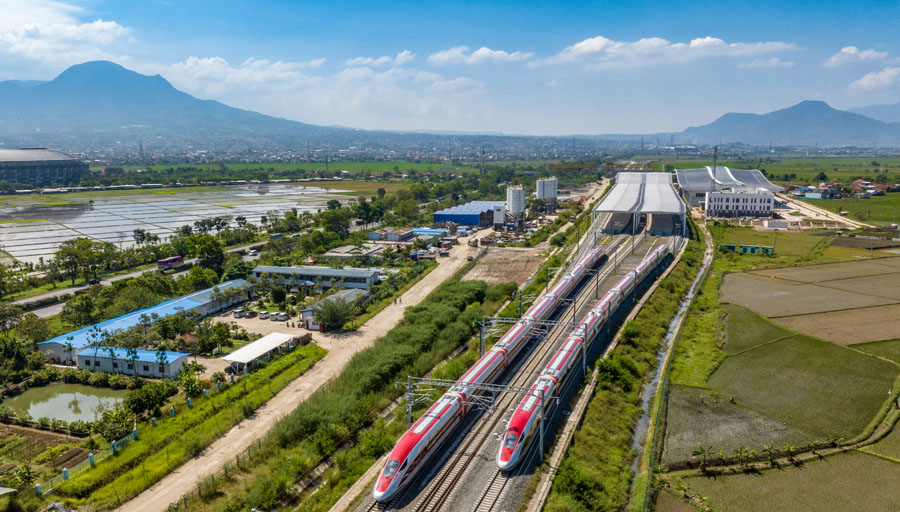 感受“中国速度”！东南亚首条高铁雅万高铁开通运行