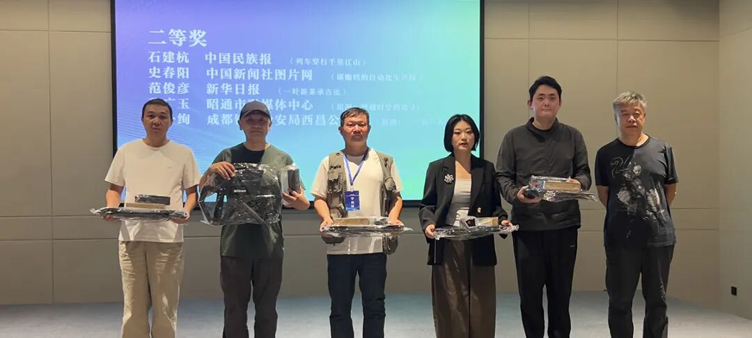 全国摄影记者马克思主义新闻观和新闻摄影业务培训班结业