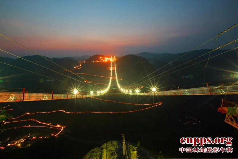 矮寨特大悬索桥创四项世界第一