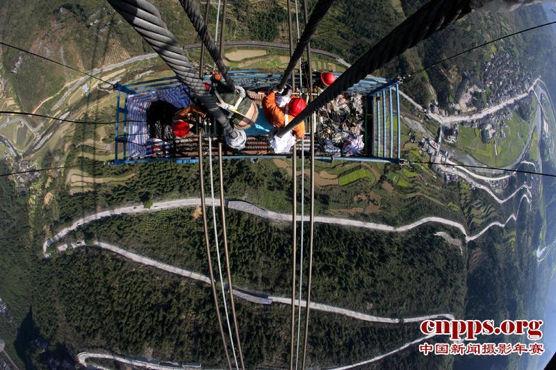 矮寨特大悬索桥创四项世界第一