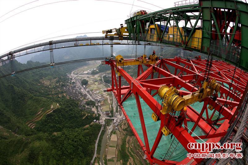 矮寨特大悬索桥创四项世界第一
