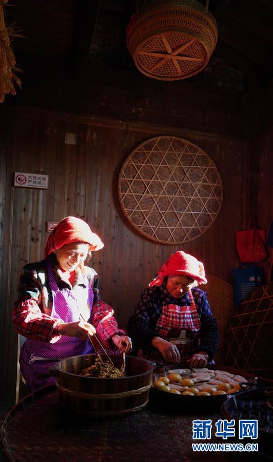 （图片故事）（3）“晒秋大妈”的幸福生活