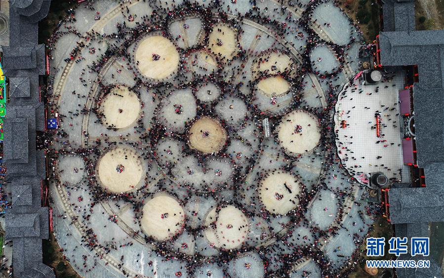 （文化）（1）贵州凯里：盛装起舞闹新春